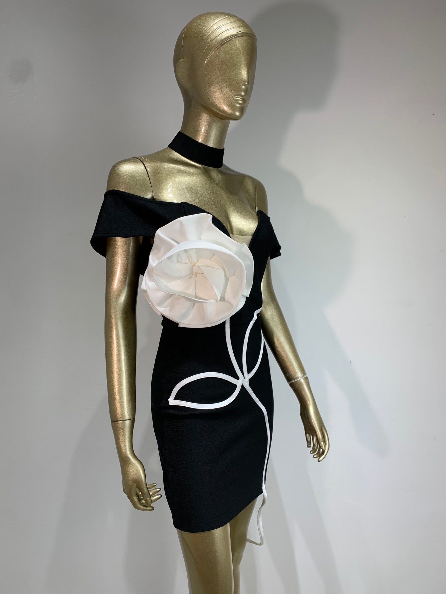 DEEP V FLOWER BANDAGE MINI DRESS