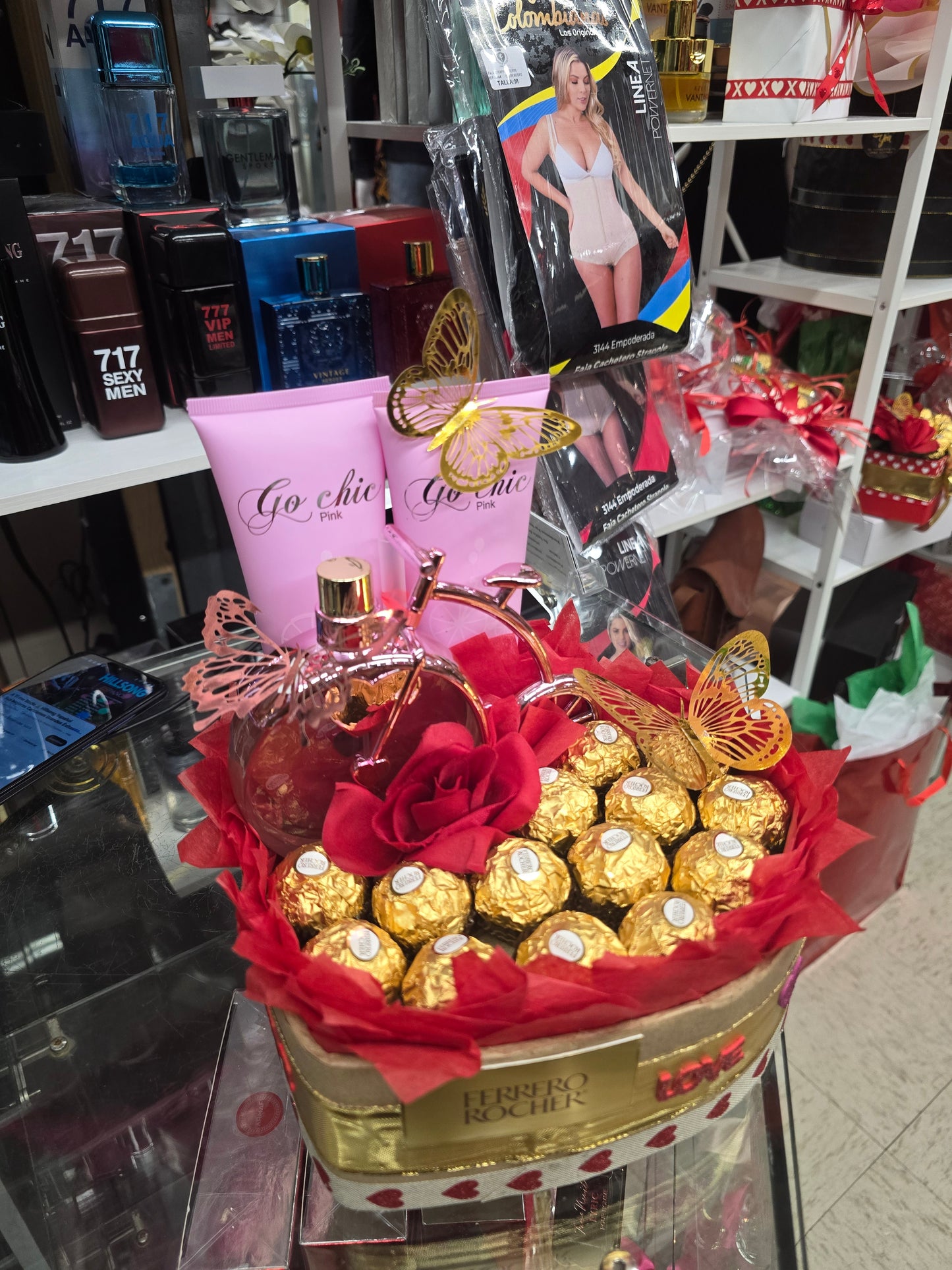 VALENTINE PERSONALIZED HEART BOX W/FERFUME AND FERRERO ROCHER CHOCOLATE