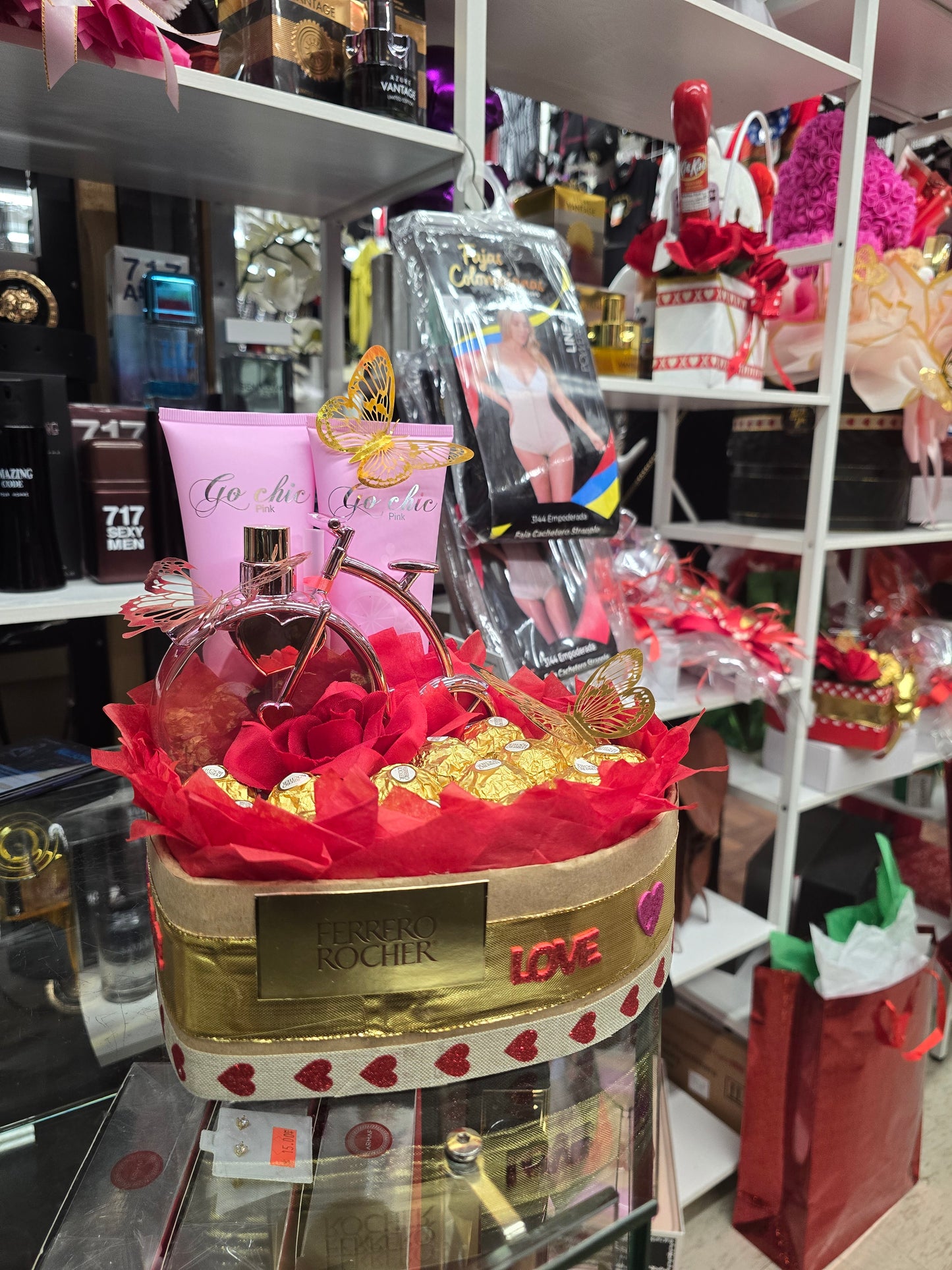 VALENTINE PERSONALIZED HEART BOX W/FERFUME AND FERRERO ROCHER CHOCOLATE