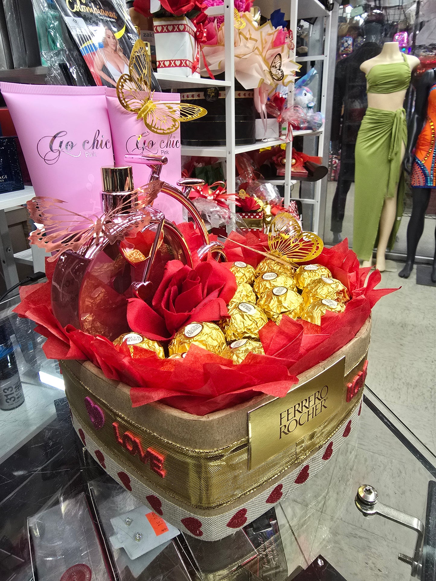 VALENTINE PERSONALIZED HEART BOX W/FERFUME AND FERRERO ROCHER CHOCOLATE