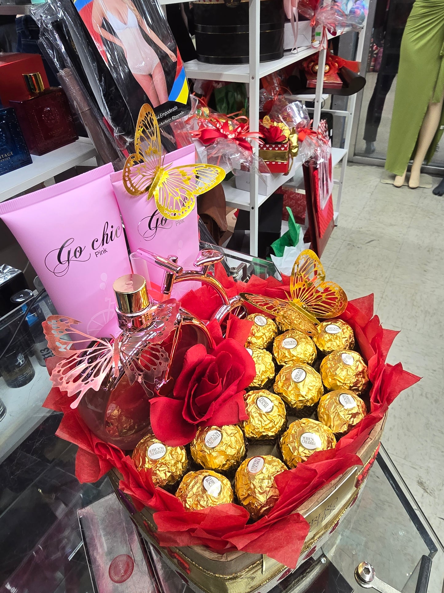 VALENTINE PERSONALIZED HEART BOX W/FERFUME AND FERRERO ROCHER CHOCOLATE
