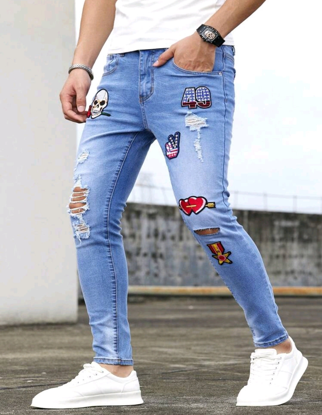 HEART AND SKULL PATCHED RIPED SKINNY JEANS