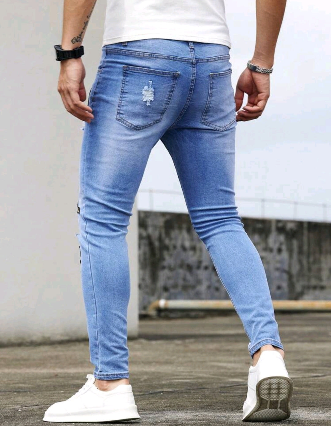 HEART AND SKULL PATCHED RIPED SKINNY JEANS