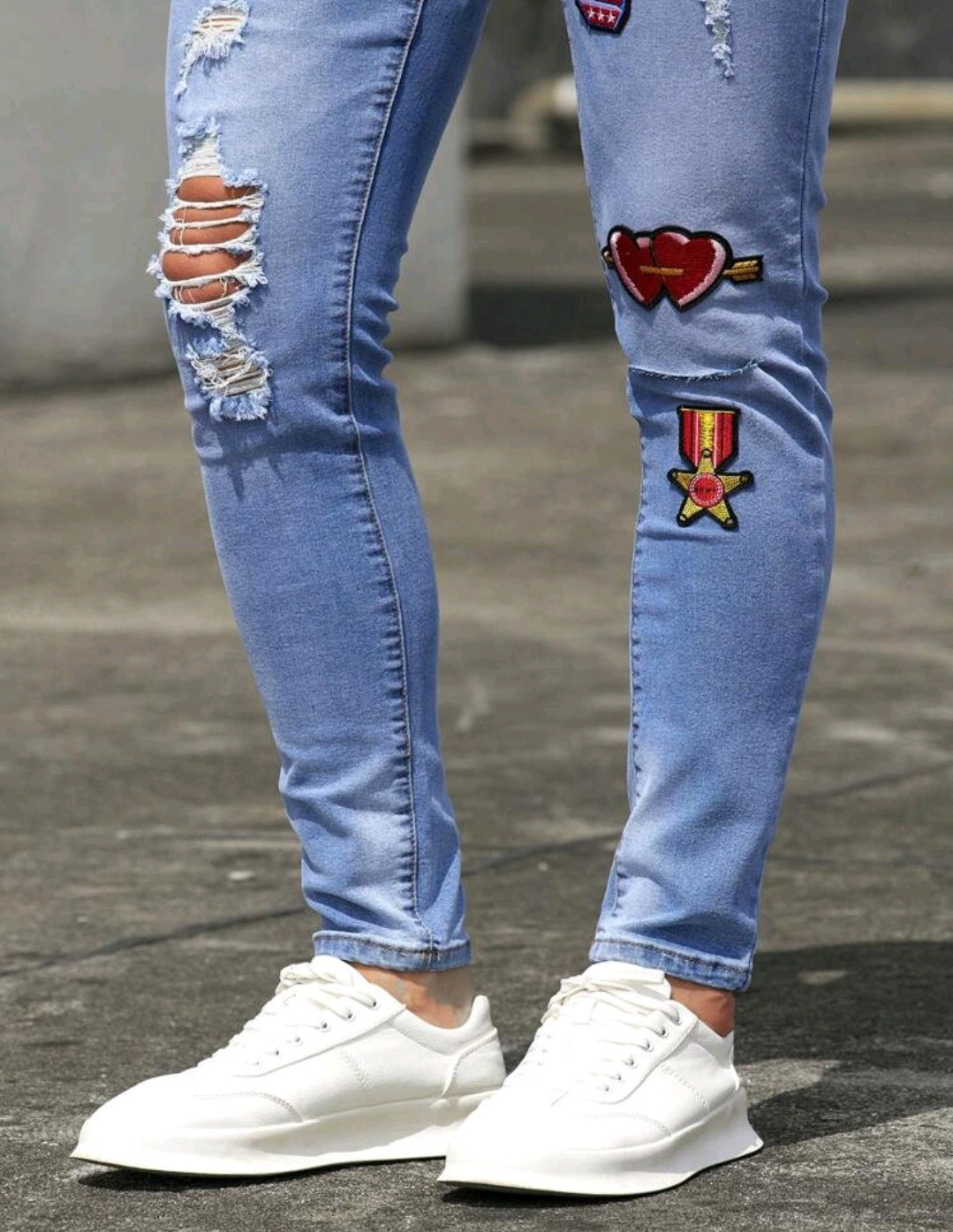 HEART AND SKULL PATCHED RIPED SKINNY JEANS